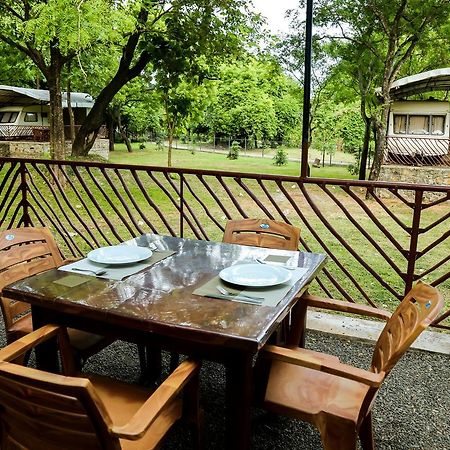 مبيت وإفطار أنرادابورام Malwathu Oya Caravan Park المظهر الخارجي الصورة