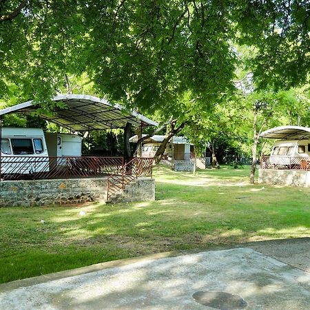 مبيت وإفطار أنرادابورام Malwathu Oya Caravan Park المظهر الخارجي الصورة