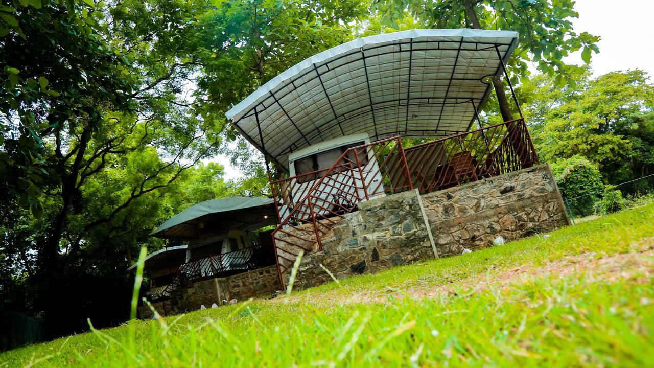 مبيت وإفطار أنرادابورام Malwathu Oya Caravan Park المظهر الخارجي الصورة
