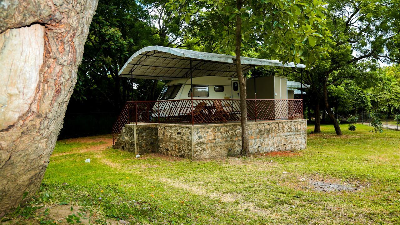 مبيت وإفطار أنرادابورام Malwathu Oya Caravan Park المظهر الخارجي الصورة