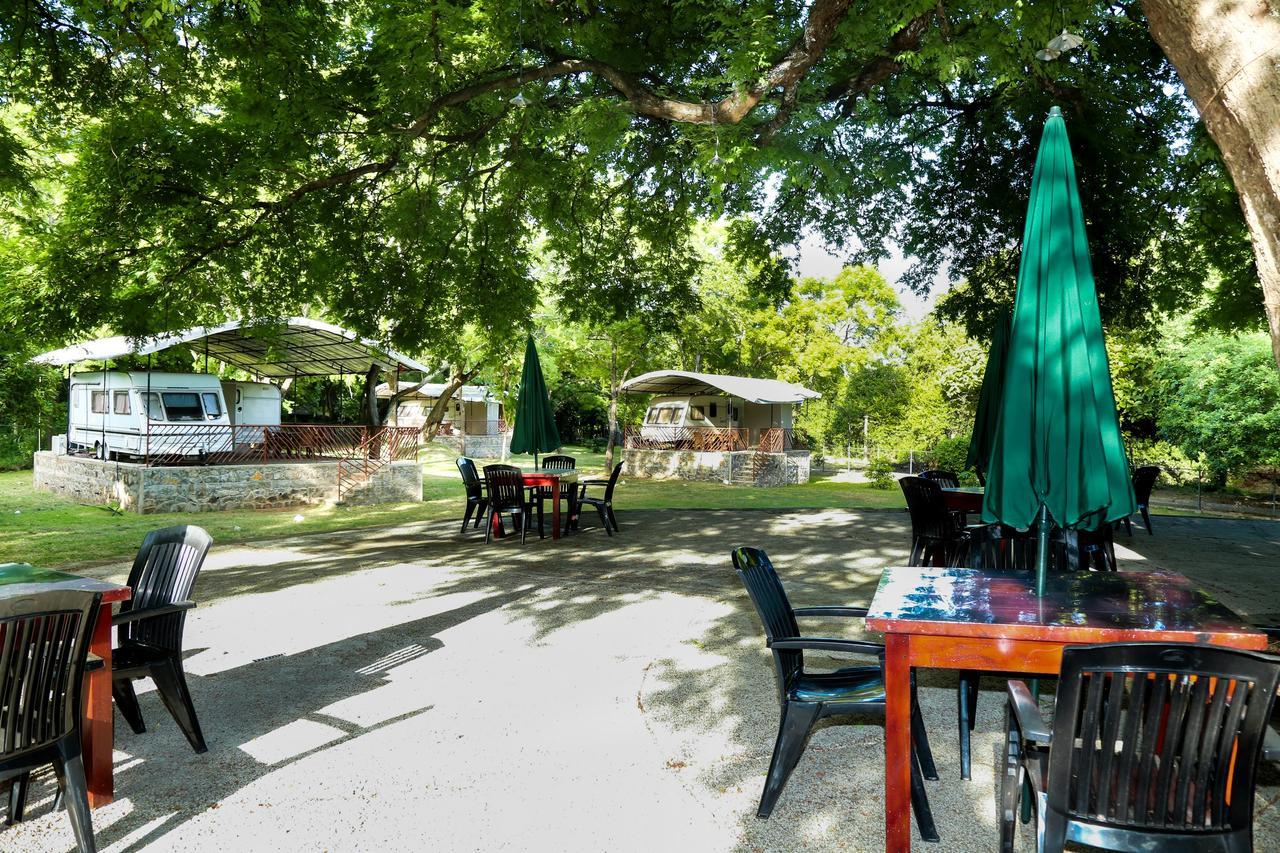 مبيت وإفطار أنرادابورام Malwathu Oya Caravan Park المظهر الخارجي الصورة