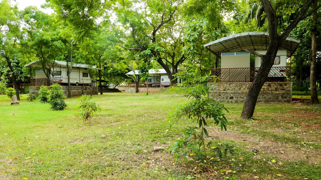 مبيت وإفطار أنرادابورام Malwathu Oya Caravan Park المظهر الخارجي الصورة
